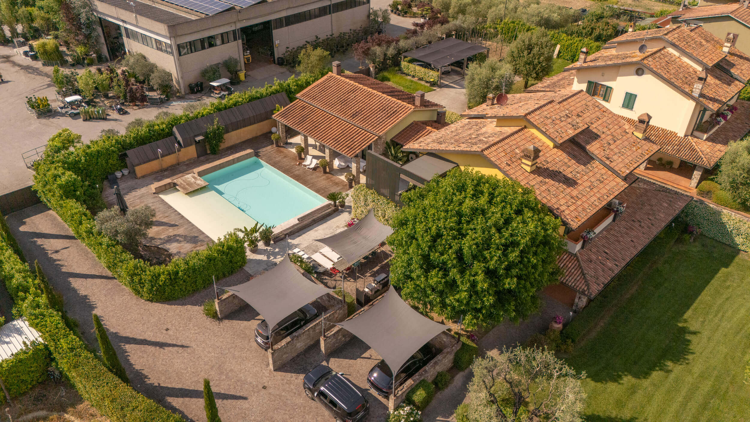 Riqualificazione proprietà residenziale con piscina e dépendance